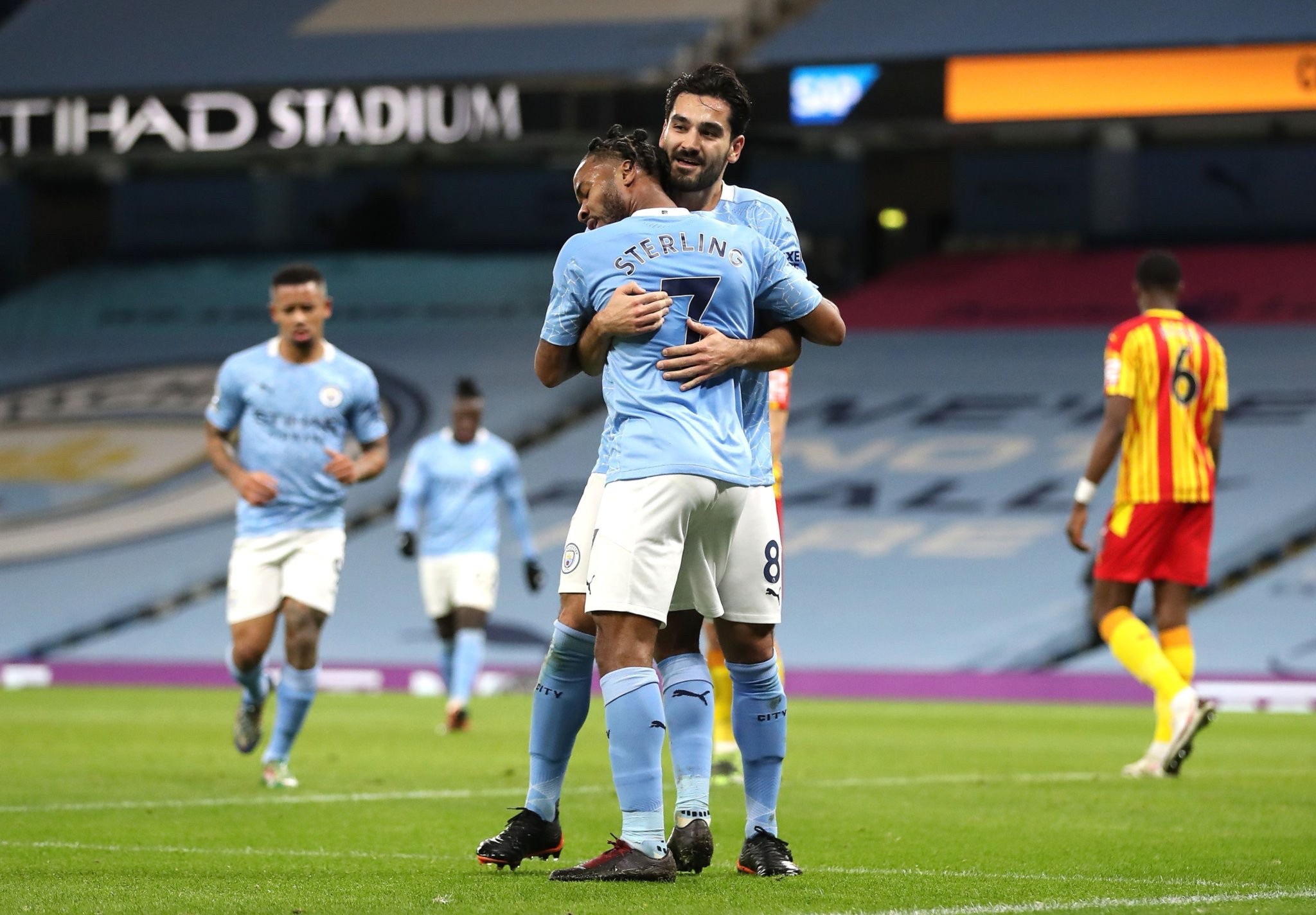 常常能在边 常常能在边